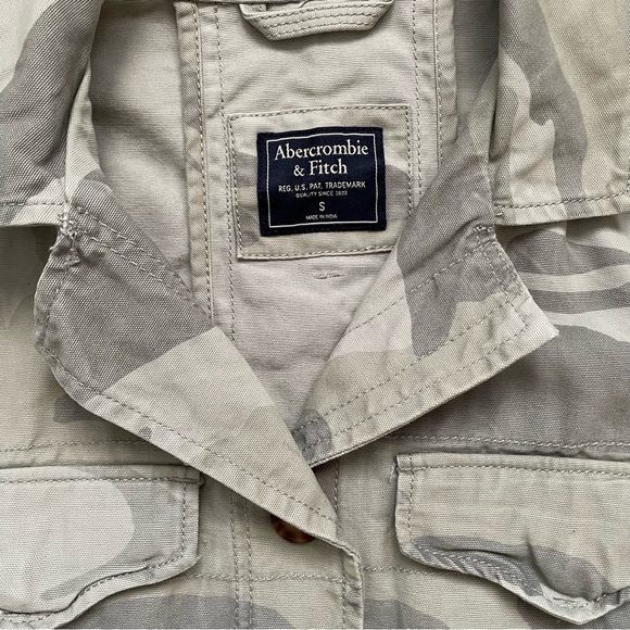 Women’s Abercrombie & Fitch Camo Jacket Size S - Picture 3 of 5